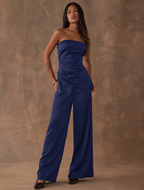 Set Sculpted Asymmetric - Sleek. Strapless. Sophisticated.